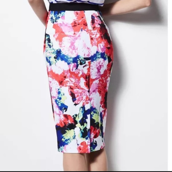 🚫SOLD🚫MILLY For DesigNation Floral Scuba Skirt - Picture 2 of 4