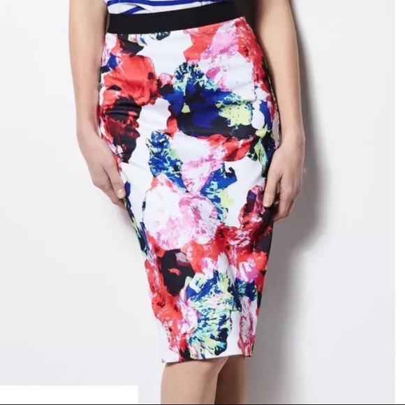 🚫SOLD🚫MILLY For DesigNation Floral Scuba Skirt - Picture 3 of 4