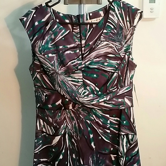 Dress - Picture 2 of 3