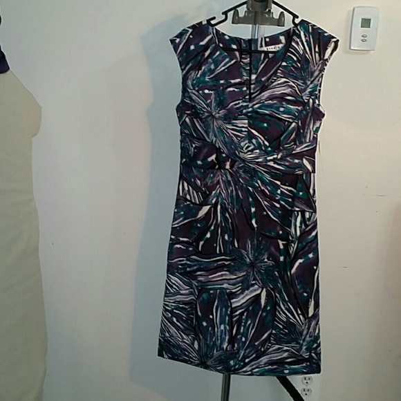 Dress - Picture 3 of 3