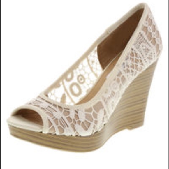 American eagle lace wedge