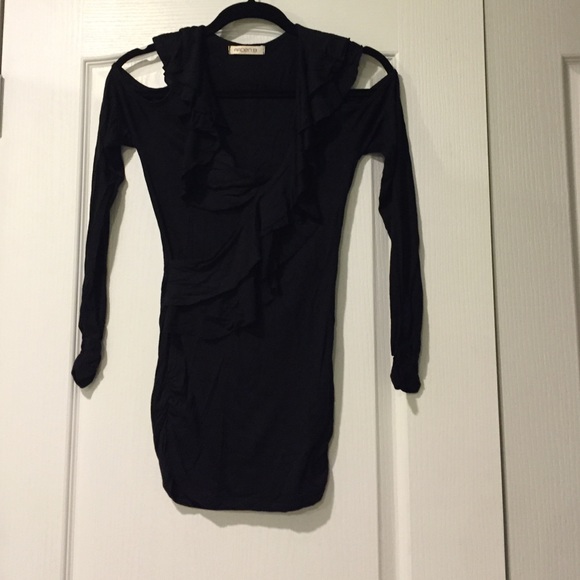 Open shoulder long black sleeve shirt