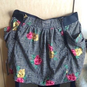 🌟SALE!!🌟Floral and plaid skirt (with pockets!!)