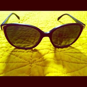 Prada Sunglasses Polarized 🔸Price Firm/NoCase