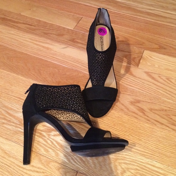 BCBGeneration black suede laser cut platform heels - Picture 3 of 3