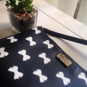 NWOT Authentic Kate Spade wristlet/purse