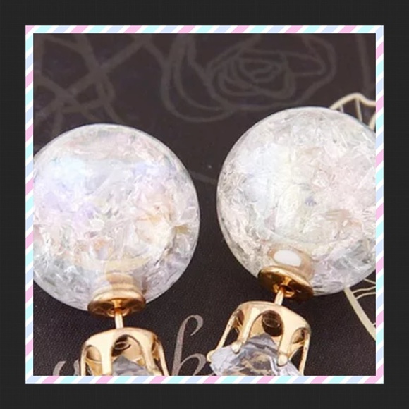 Jewelry - Very trendy back front earings