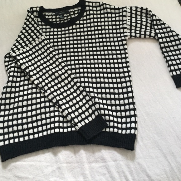Knitted B&W sweater