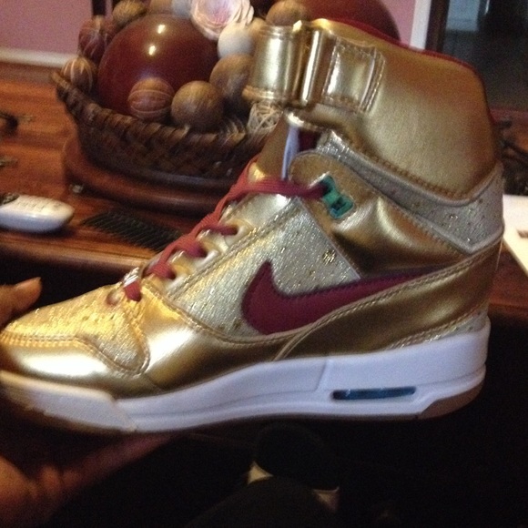 Nike sky high evolution sneakers