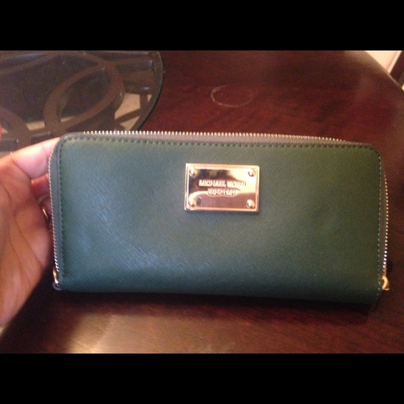 MK green wallet