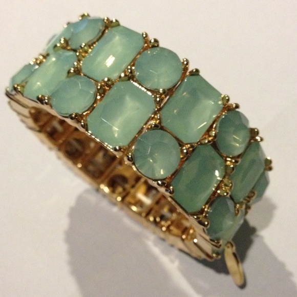 Natasha Pale Green Stone Elastic Metal Braclete - Picture 1 of 4