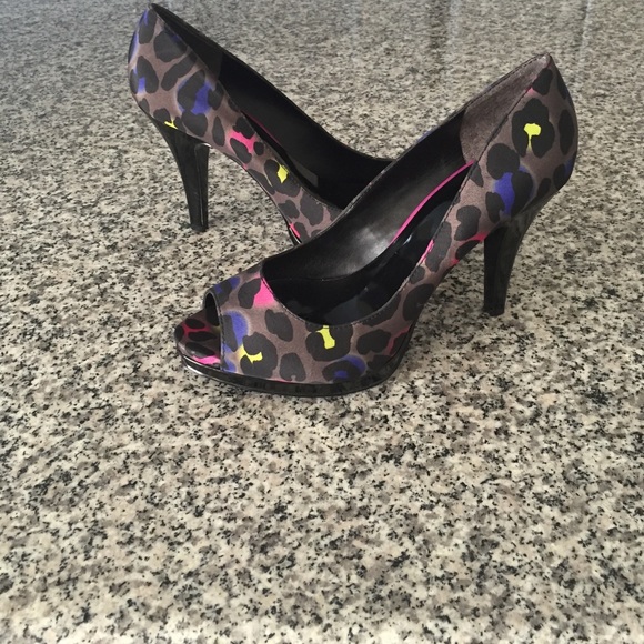 Nine West multi color leopard print heels - Picture 1 of 1