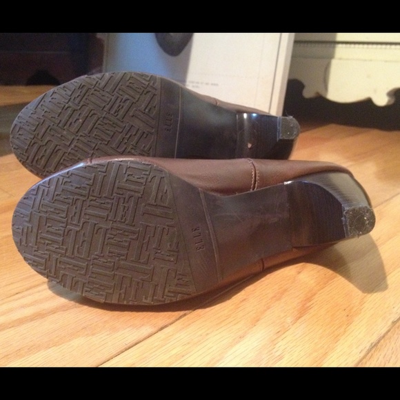 boots/heels - Picture 2 of 2