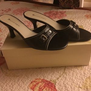 Etienne Aigner size 9 blk heels