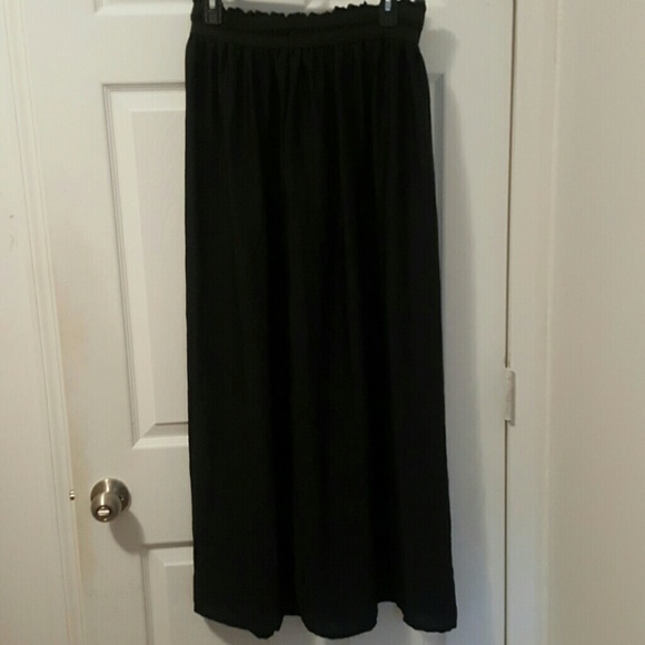 Zara basics flowing skirt with pockets - Picture 2 of 4