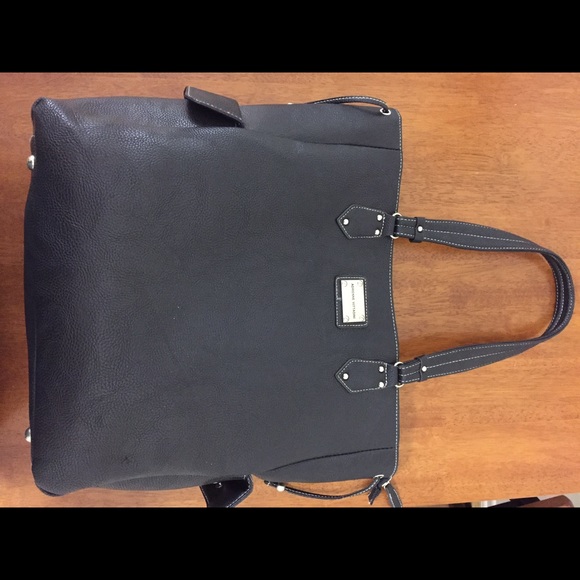 Adrienne Vittadini black pebble grain laptop case