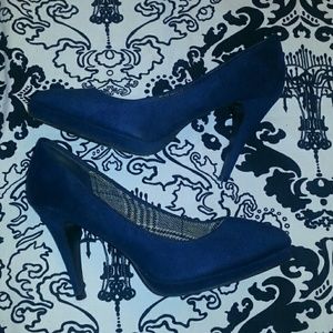 BLUE SUEDE FIONI HEELS SIZE 7
