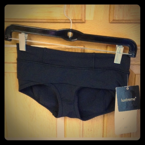 105 F Lululemon Short