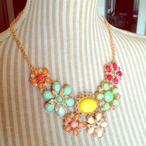 Jewelry - | HP | NWOT Floral Statement Necklace
