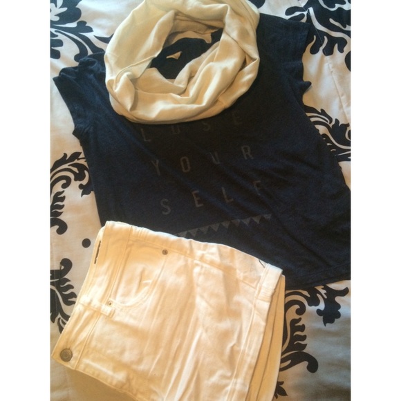 Hollister T-shirt.