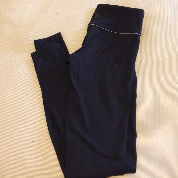 Lululemon pant!! Size 2, black and reversible