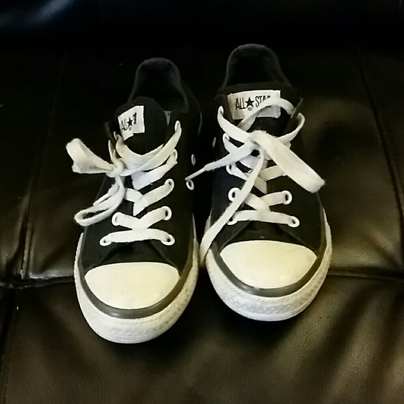 Youth 2.5 black low top Converse