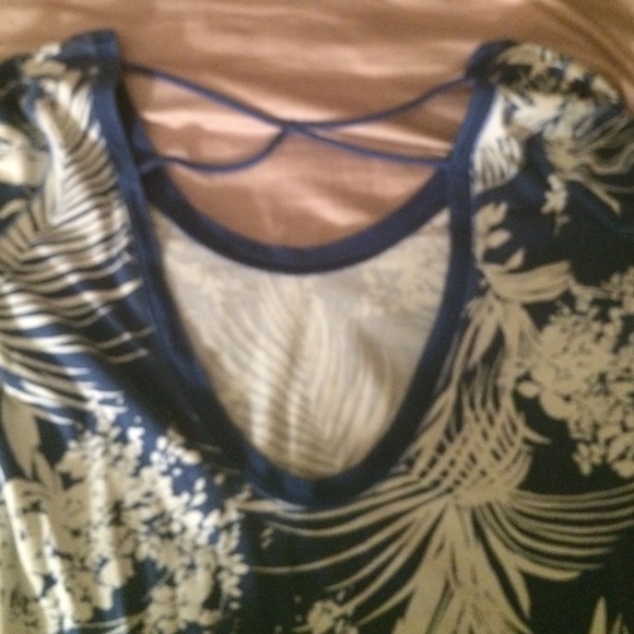 Long Shirt 👚 - Picture 2 of 3