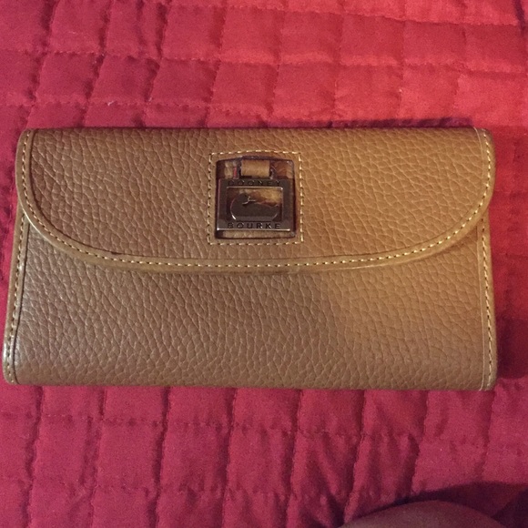 Dooney Bourke Wallet! Great Conditions👍🏼