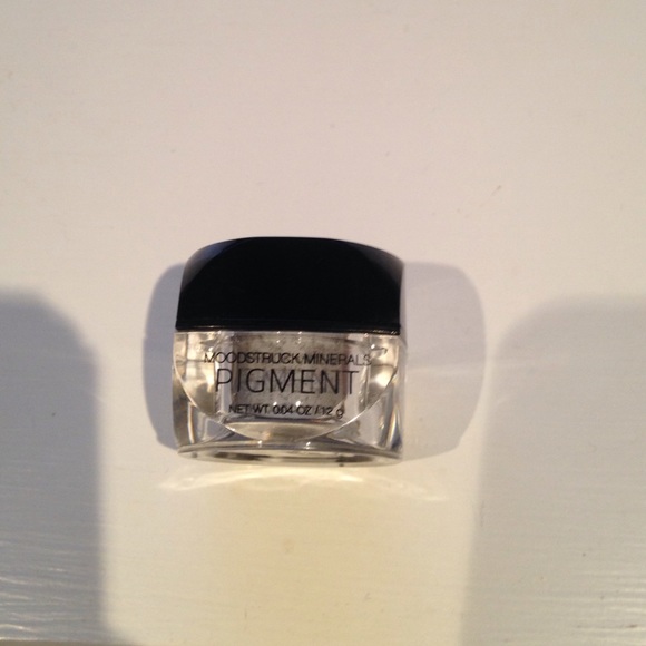 Younique Pigment in Naive Reduced!!!