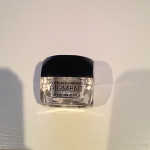 Younique Pigment in Naive Reduced!!!