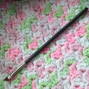 MAC 266 Small Angle Brush