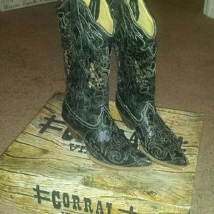 Corral boots with lizard inlay