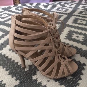 NWOT Lauren Konrad lace up heels