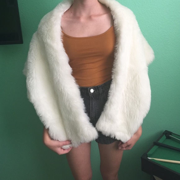 Dress wrap acrylic white faux fur wrap one size
