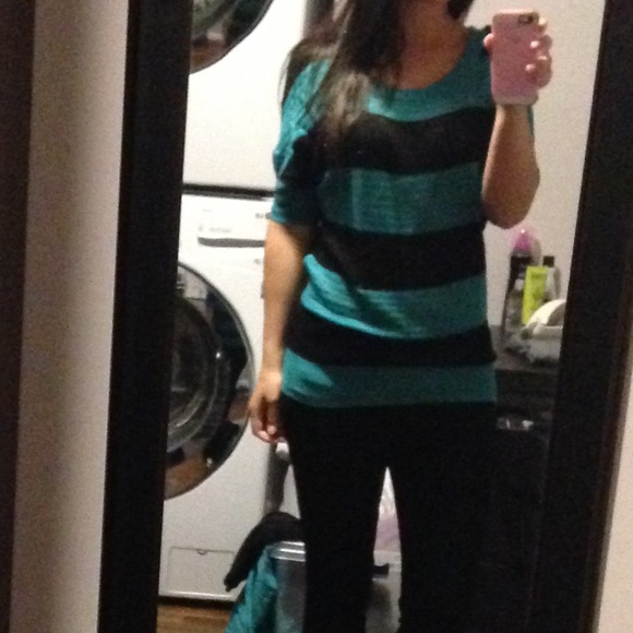 Black and teal sweater - Picture 2 of 3