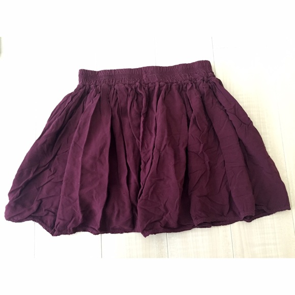 xSOLDx BRANDY MELVILLE SKIRT - Picture 1 of 2
