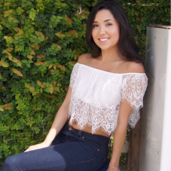 LAST ONE! Off The Shoulder Lace Crop - Picture 3 of 4