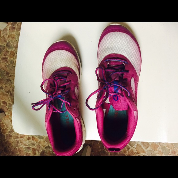 Merrel sneakers. Worn twice😍