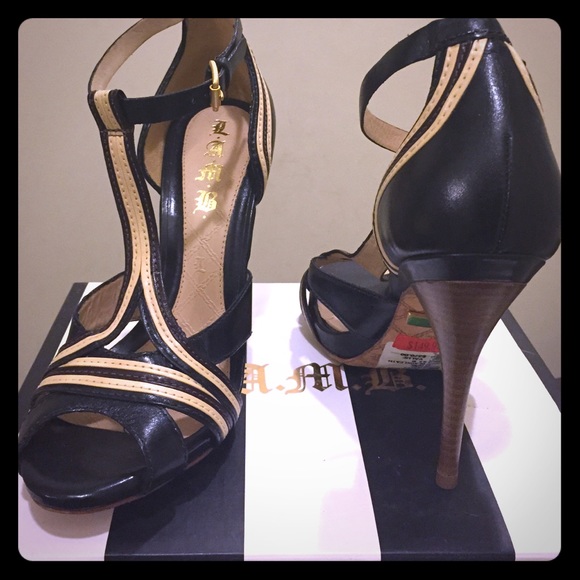 L.A.M.B black leather classic sandal