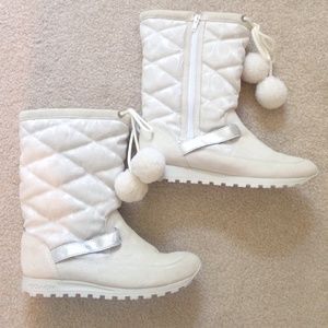 White Coach snow boots