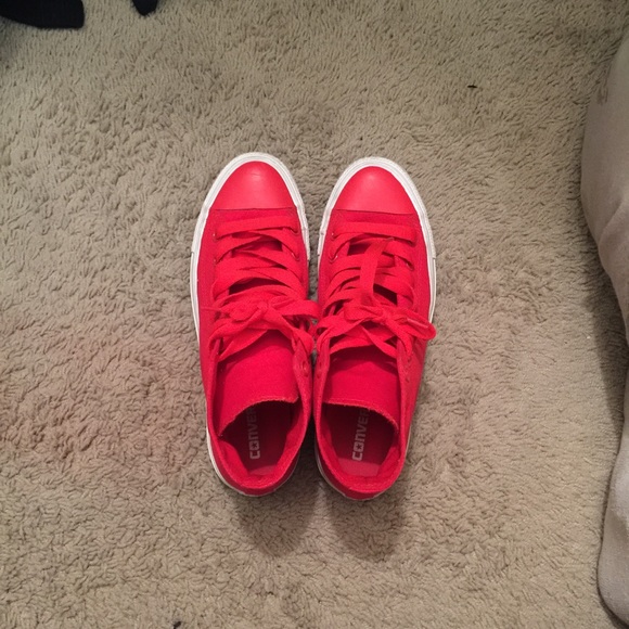 Red converse size: 8