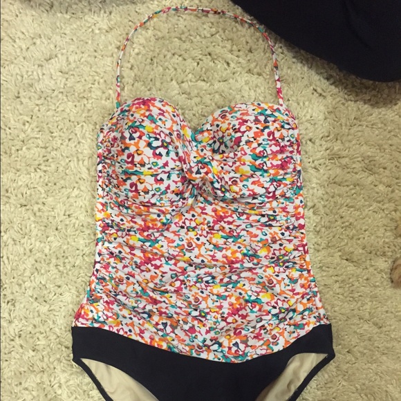 One-piece size 10 (medium) - Picture 2 of 4