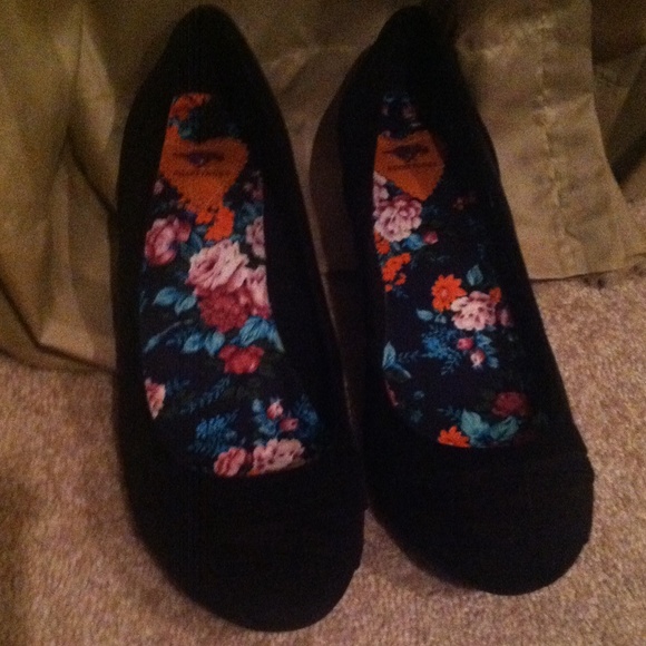 Black dress shoes