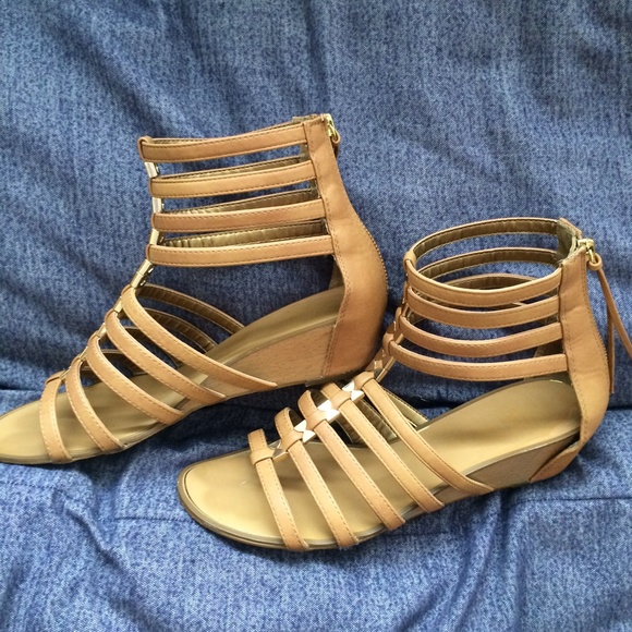 Report Signature Shoes - 🎉🎉HP 5/24🎉🎉Report wedges