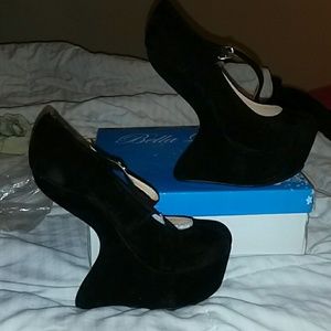 All black heels. NOT MANY HAVE!!