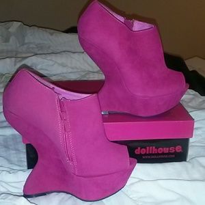 Pink heel. NOT MANY HAVE THESE!!