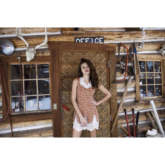 ✖️SOLD✖️For Love And Lemons Gilly Girl Lace Dress - Picture 4 of 4