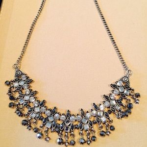 Gorgeous necklace!! Can be worn dressy or casual