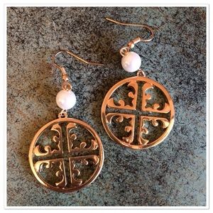 NEW🎉GOLD CANTERBURY CROSS & PEARL DROP EARRINGS
