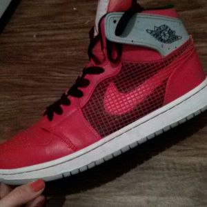 Good condition red jordans 1s